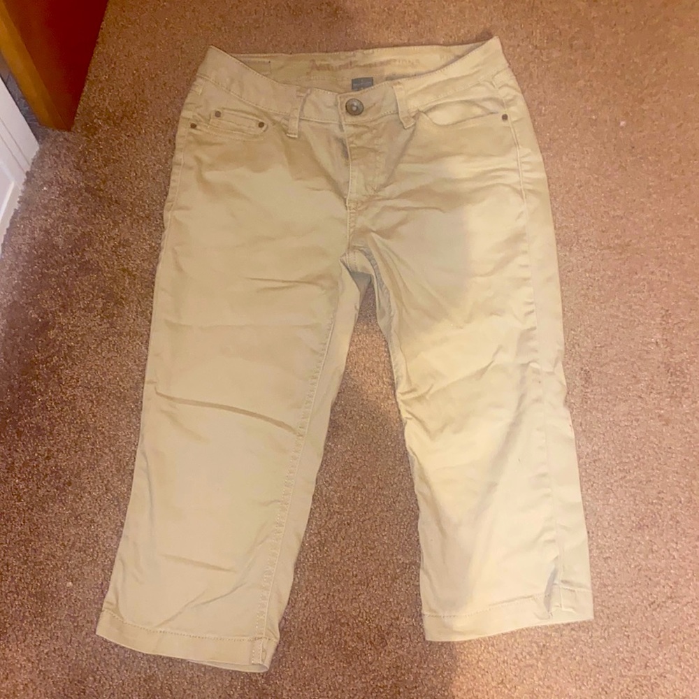 Natural reflections below the knee shorts